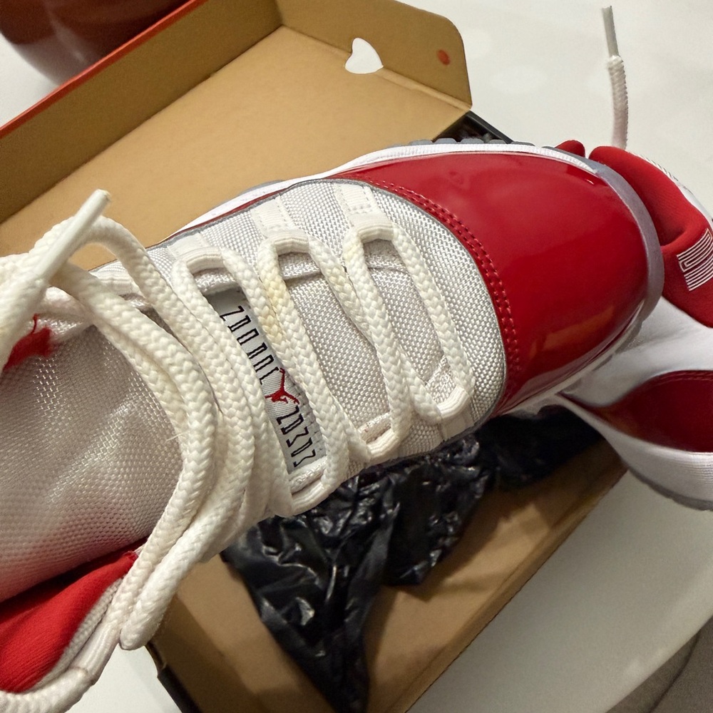 Jordan 11 Cherry - Picture 3 of 6